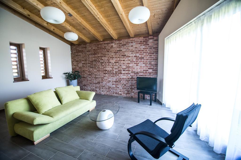 Vila Oeregtoelgy Vendeghaz Szár Exteriér fotografie